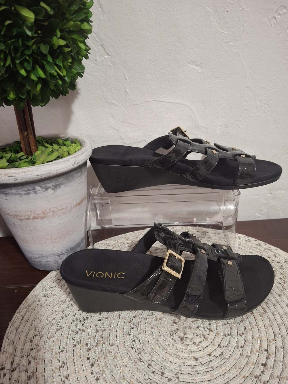 Vionic Radia Women's Black Wedge Slide Sandals Size 8.